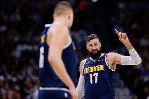 瓦蘭：約基奇場(chǎng)上場(chǎng)下都以身作則 他總是參與所有團隊活動(dòng)