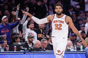 火力全開(kāi)！唐斯26中13&三分14中6砍下39+11 上半場(chǎng)31分&正負值+13