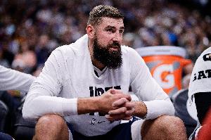 出場(chǎng)時(shí)間生涯新低！瓦蘭：約基奇不可替代 我就是努力帶好替補