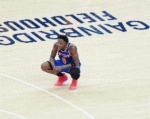 僅出戰5分鐘！尼克斯官方：阿努諾比左腿筋拉傷 本場(chǎng)不會(huì )回歸