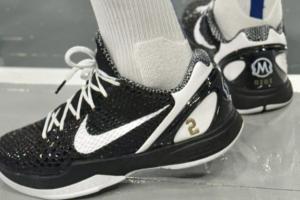 影響力！庫里與安德瑪解約后 最先選擇穿著(zhù)的就是紀念GIGI的鞋款