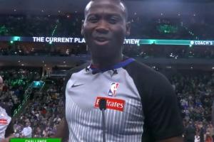 雄鹿VS黃蜂 裁判擺爛：我們沒(méi)看到誰(shuí)出界 隨便來(lái)倆人跳球????