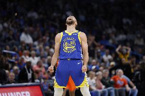 廉頗老矣 尚能飯否？？庫里3天內2戰馬刺 合計轟了95分！