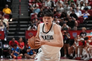 楊瀚森吐餅！朱芳雨：別人喂到嘴邊你沒(méi)放進(jìn) 下次可能就不給你了