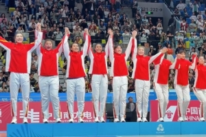 四川全運女籃登上亞軍領(lǐng)獎臺 韓旭&劉禹彤有愛(ài)互動(dòng) 眾人喜笑顏開(kāi)