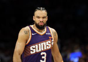 恩比德同款！NBA官方：狄龍在球場(chǎng)上做不雅動(dòng)作 被罰款2.5萬(wàn)美元