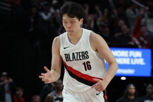 ??籃板有進(jìn)步！楊瀚森死死卡位收板 本場(chǎng)個(gè)人第10板了！