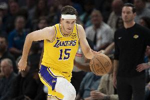 丹尼·格林:里夫斯下半場(chǎng)的表現太出色了 他也讓艾頓參與了進(jìn)來(lái)