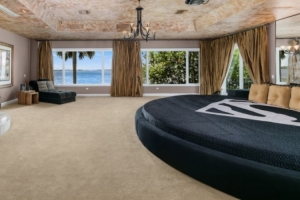 鯊魚(yú)：已賣(mài)了奧蘭多的豪宅 但那個(gè)能容納50人的床我仍在用