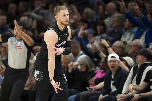 三分殺人！迪文岑佐11中6&三分10中5拿到20分 另有6板5助1斷