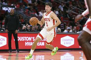 拓記：每次進(jìn)攻對位謝潑德的開(kāi)拓者球員 都無(wú)視他在其頭頂投籃