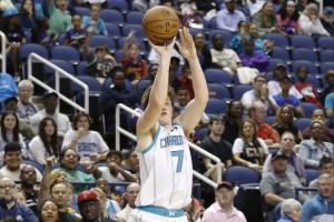 冷血新秀！小橋大力戰斧扣飛 但球飛到克尼佩爾手里三分絕平