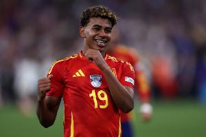 阿斯：亞馬爾想要參加明年3月歐美杯，希望巴薩和西班牙足協(xié)和解