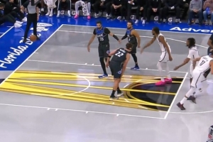 好在無(wú)礙！小瓦格納無(wú)對抗突然腿部不適 返回更衣室后回到替補席