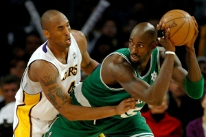 楊毅：09-10黃綠大戰強度是我心中的第一 比賽開(kāi)始就排山倒海抱摔