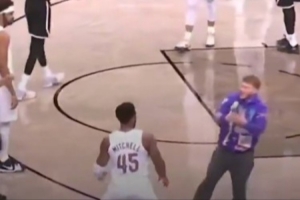 騎士隊記：沖進(jìn)場(chǎng)試圖與米切爾合影球迷被NBA終身禁止觀(guān)賽！