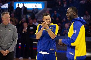 庫里：科爾用建樂(lè )隊類(lèi)比球隊打造 他說(shuō)他在公牛時(shí)像樂(lè )隊連音響的