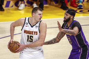 名記：濃眉希望湖人補強中鋒保護自己的健康 球隊想保留未來(lái)資產(chǎn)