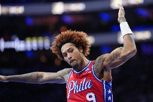 有點(diǎn)離譜??！烏布雷反擊上空籃飛了