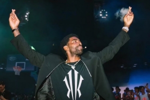 歐文資助美國當地14所學(xué)?；@球項目 為學(xué)生運動(dòng)員提供全套裝備