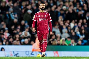 墨菲：薩拉赫上賽季曾笑著(zhù)說(shuō)斯洛特讓他少防守，如今卻拖累利物浦