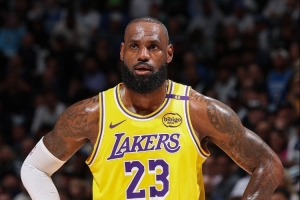 首秀將至?名記：詹姆斯在G聯(lián)盟全程參與5V5對抗訓練 沒(méi)有任何疼痛