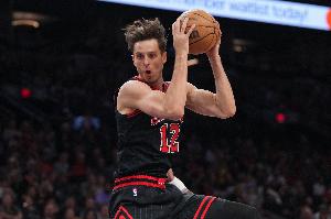 左手腕手術(shù)！多諾萬(wàn)：科林斯將拆掉夾板 會(huì )進(jìn)行傳球投籃訓練