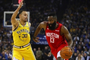 楊毅：巔峰哈登簡(jiǎn)直是無(wú)敵水平 但他季后賽某些比賽失常過(guò)于夸張