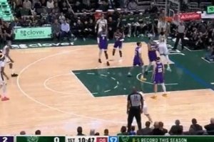 一記重錘！字母哥空切籃下 碾過(guò)東契奇雙手暴扣