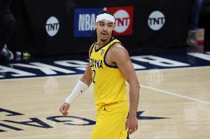 打得真好！內姆哈德首節5中4&3記三分拿下11分1板2助1帽