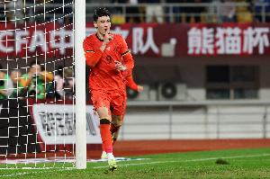 足球報談拜合拉木：作用不止進(jìn)球，能扛住對方中衛幫助隊友前插