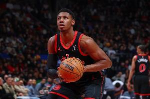 別太離譜！巴雷特罰球兩罰全丟 猛龍第三節單節罰球7中1