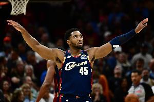 末節14分定勝局！米切爾21中10砍全場(chǎng)最高30分外加5板5助