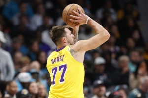 瘦77果然不一樣！東契奇本賽季已經(jīng)4次砍下40+ 與上賽季持平