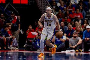 夠強硬！里夫斯突破迎著(zhù)特納補防滯空上籃2+1