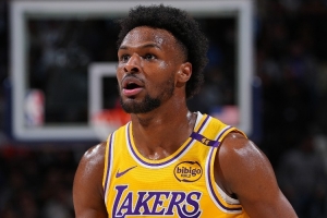 小詹杜連線(xiàn)！布朗尼斷球反擊助攻新秀蒂耶羅暴扣