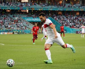 恰爾汗奧盧：這是一場(chǎng)重要的勝利，要避免附加賽累積黃牌停賽風(fēng)險