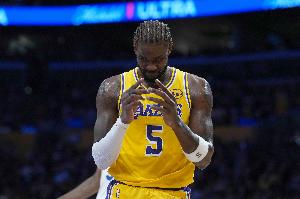 攻防完美！艾頓上半場(chǎng)10投7中砍下16分6籃板2搶斷 正負值+17