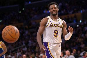 沒(méi)啥貢獻！布朗尼首節打4分鐘僅1次三分打鐵 其他數據皆為0