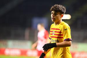 每體：巴薩小將埃斯帕特預計傷缺兩個(gè)月，球員本被視為孔德替補