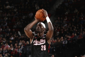 一手60%的三分！開(kāi)拓者的前場(chǎng)競爭極其殘酷 但里斯坐穩了第三中鋒