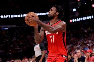 缺陣4-6周！伊森本季場(chǎng)均11.5分5.2板 投籃&三分命中率49.5/50.9%