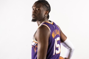 場(chǎng)均11.7分8.8板！古德溫：馬威說(shuō)他能從1防到5 還一直用行動(dòng)證明