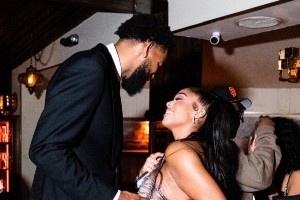 唐斯30歲生日女友告白：他總是給我帶來(lái)陽(yáng)光 無(wú)法想象沒(méi)你的日子