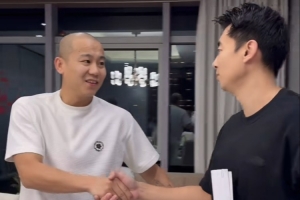 曹芳曬視頻和同曦簽試訓合同：兄弟們如果我留下來(lái)了 體測能過(guò)嗎