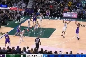 越投越順！東契奇無(wú)視防守 頂弧連續飆中兩記三分