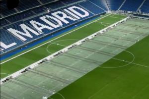 科技感滿(mǎn)滿(mǎn)！皇馬官方曬伯納烏“變身”視頻：足球場(chǎng)秒變橄欖球場(chǎng)