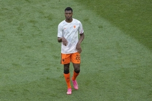 官方：鄧弗里斯因傷離開(kāi)荷蘭隊訓練營(yíng)，返回國米