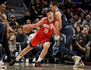 23歲數據對比：申京22.4分10.2板7.4助 約基奇20.1分10.8板7.3助