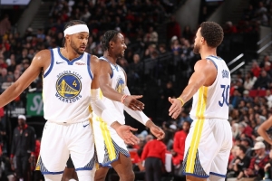 穆迪本場(chǎng)32分4板3斷&進(jìn)8記三分&真實(shí)命中率88% 勇士除庫里外首人